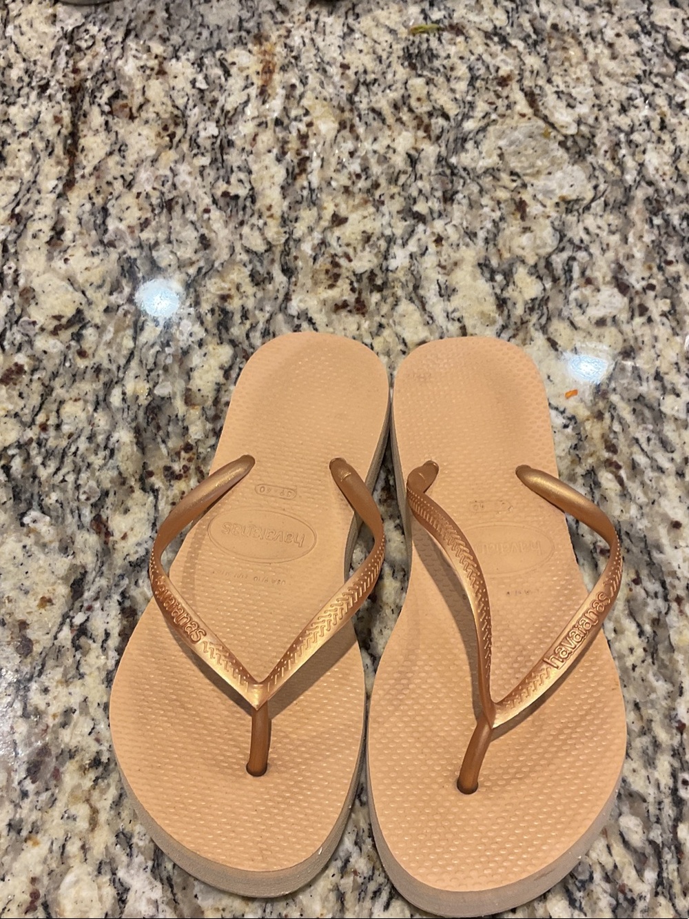 Havaianas Slim Gold Flip Flops slight platform Sz 39/40